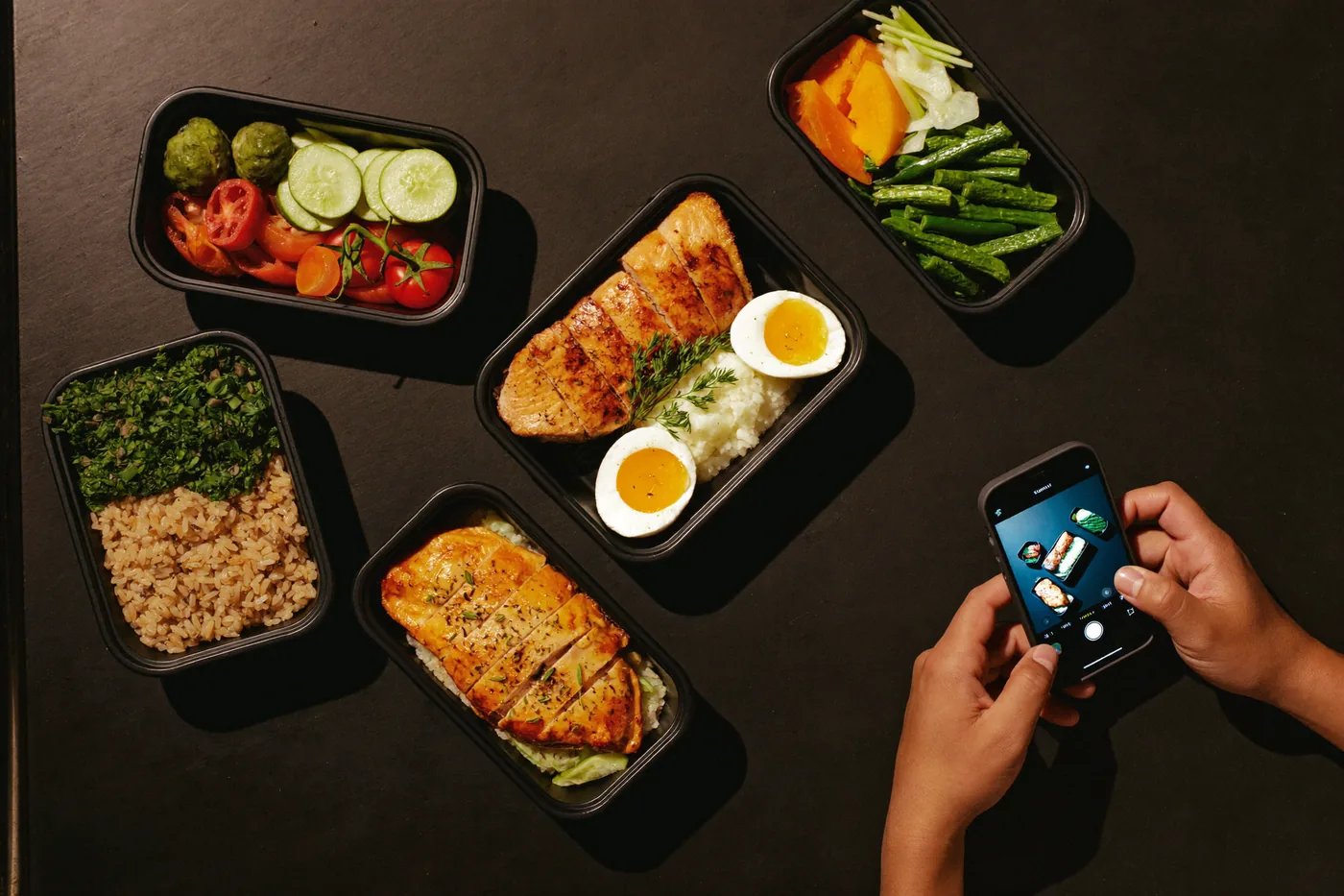 High-protein weekly meal prep in containers